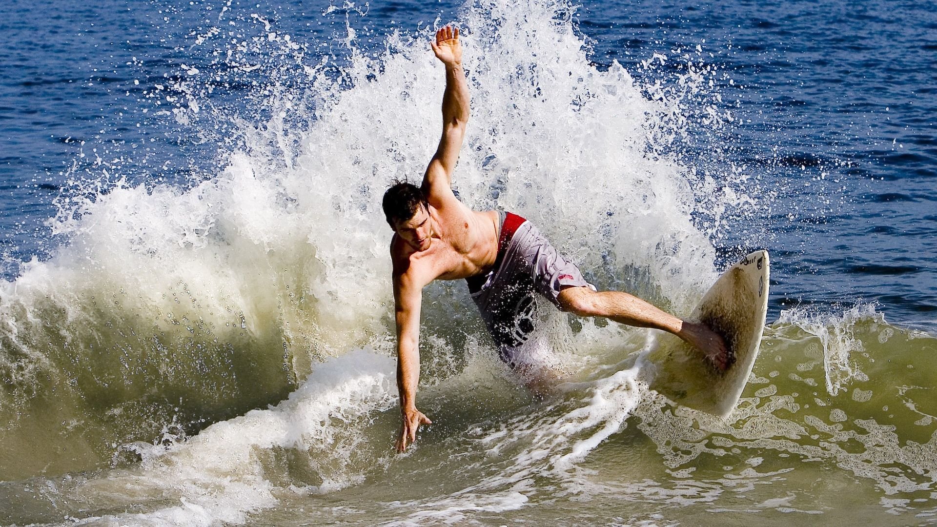 当翡翠绿遇上中国红，布雷默的关键回合与足球的全球叙事